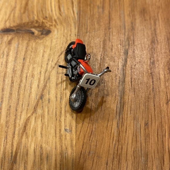 Harley Davidson Hallmark Keepsake Miniature Series 1972 XR-750 - Picture 8 of 9